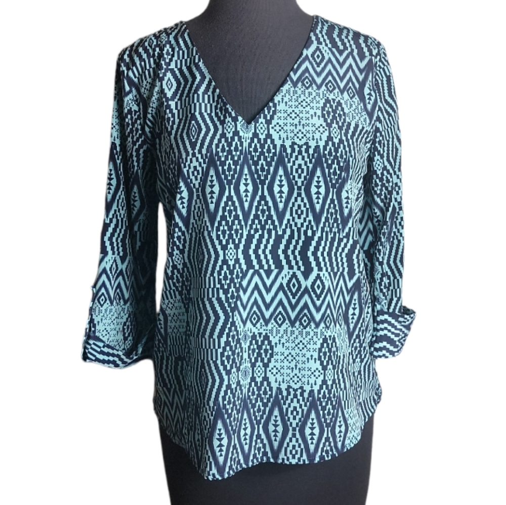 Blue Rain geometric print v neck high low 3/4 sleeve top women"s small